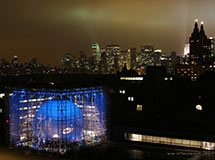 Hayden Planetarium in der Nacht, New York, USA