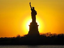 Статуя Свободы ночью, закат, Нью-Йорк